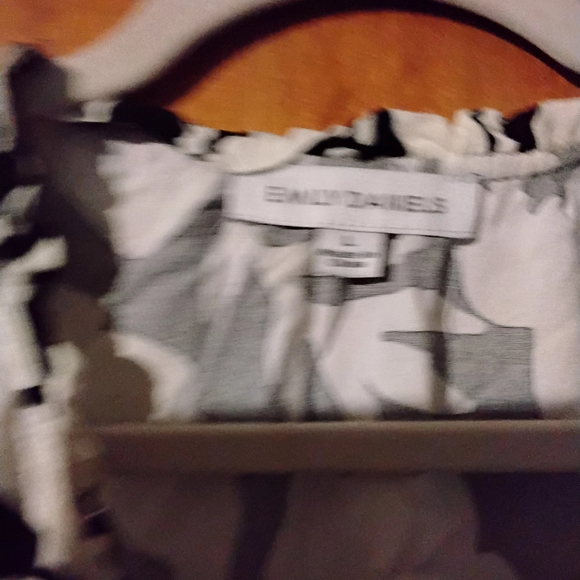 Black and White Graphic Blouse with 3/4 Sleeves and Mandarin Collar - Picture 2 of 3